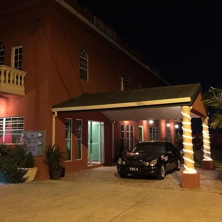 Montecristo Inn Piarco Екстериор снимка