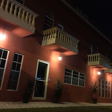 Montecristo Inn Piarco Екстериор снимка