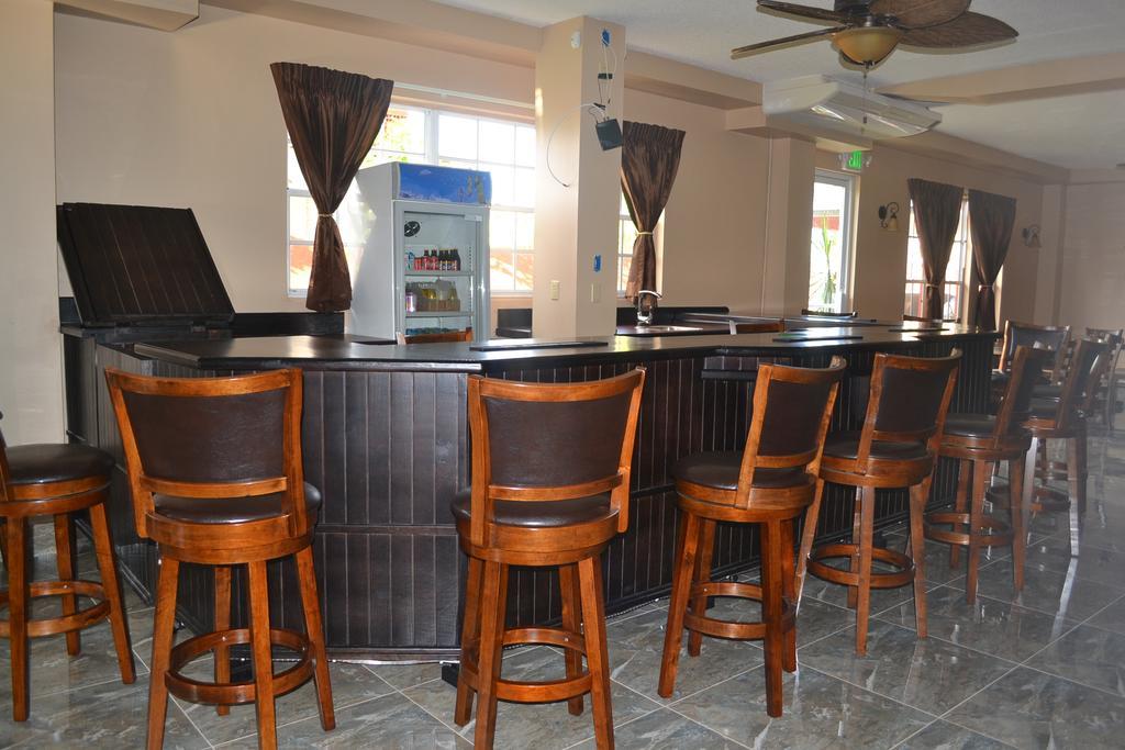 Montecristo Inn Piarco Екстериор снимка