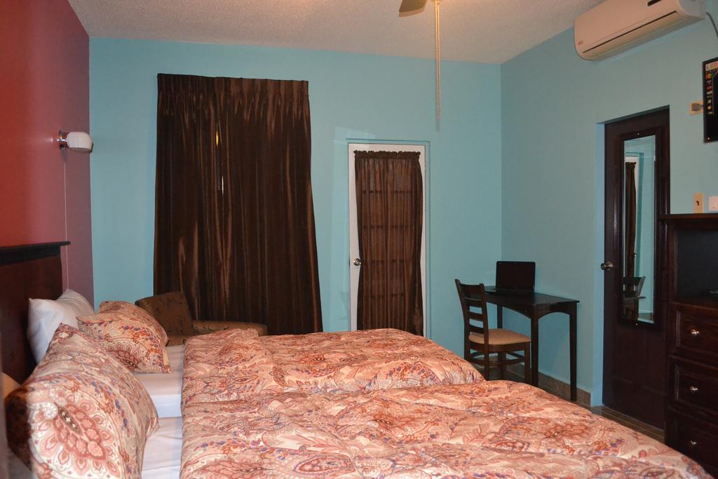 Montecristo Inn Piarco Екстериор снимка
