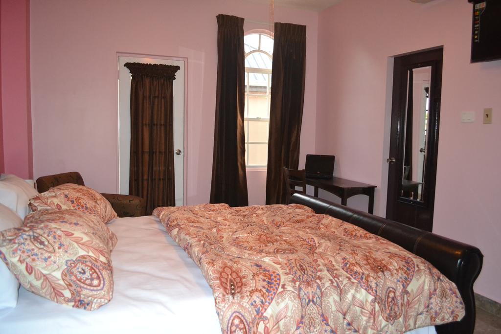Montecristo Inn Piarco Екстериор снимка