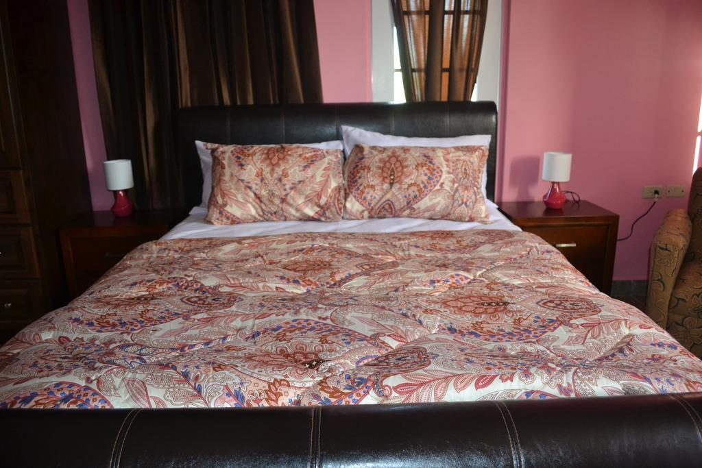 Montecristo Inn Piarco Екстериор снимка