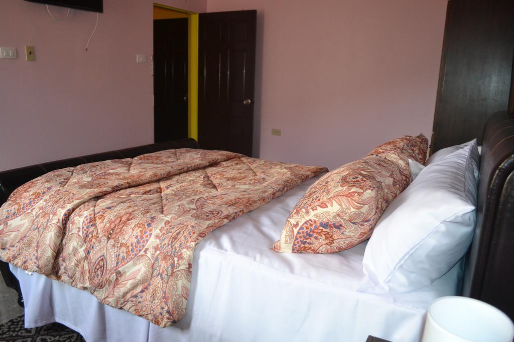 Montecristo Inn Piarco Екстериор снимка